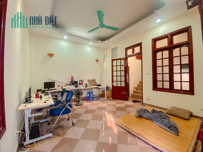 GIẢM 500TR! phố Vip Lê Duẩn, 38m hơn 4 tỷ, ngõ thông, gần phố, tiện ích đỉnh.
