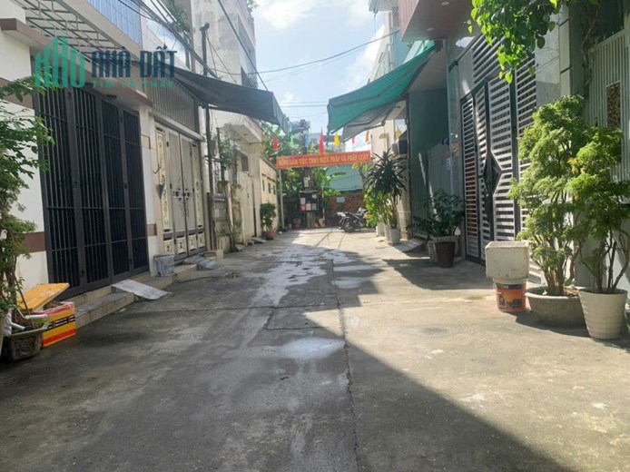 Nhà cách sân bay Quốc Tế Đà Nẵng vài bước chân, Trung tâm quận Hải Châu.