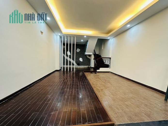 Bán nhà ngay sát sân bay Tân Sơn Nhất, khu Víp hẻm 6m, ngang 5 x 10 vuông vức