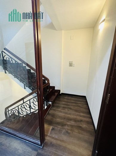 Bán nhà ngay sát sân bay Tân Sơn Nhất, khu Víp hẻm 6m, ngang 5 x 10 vuông vức