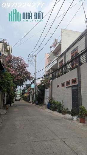 BÁN NHÀ ĐƯỜNG LÊ THỊ HOA - BÌNH CHIỂU -THỦ ĐỨC
NHÀ 115M2 [ 5 X 23 ] 3 TẦNG , 3PN , 3WC ,Ô TÔ NGỦ