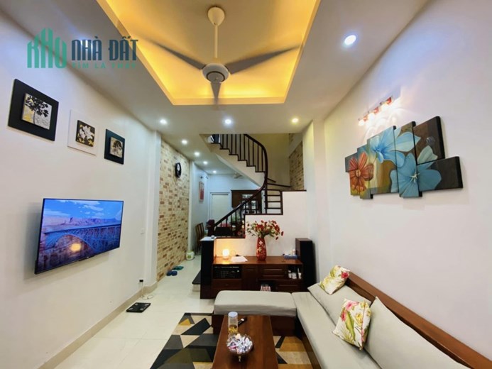 Bán Nhà Phân Lô Phố Trần Quốc Hoàn Quận Cầu Giấy. 40m Xây 5 Tầng Giá 10 Tỷ. Cam Kết Ảnh Thật Mô Tả
