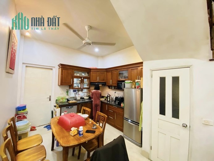 Bán Nhà Phân Lô Phố Trần Quốc Hoàn Quận Cầu Giấy. 40m Xây 5 Tầng Giá 10 Tỷ. Cam Kết Ảnh Thật Mô Tả
