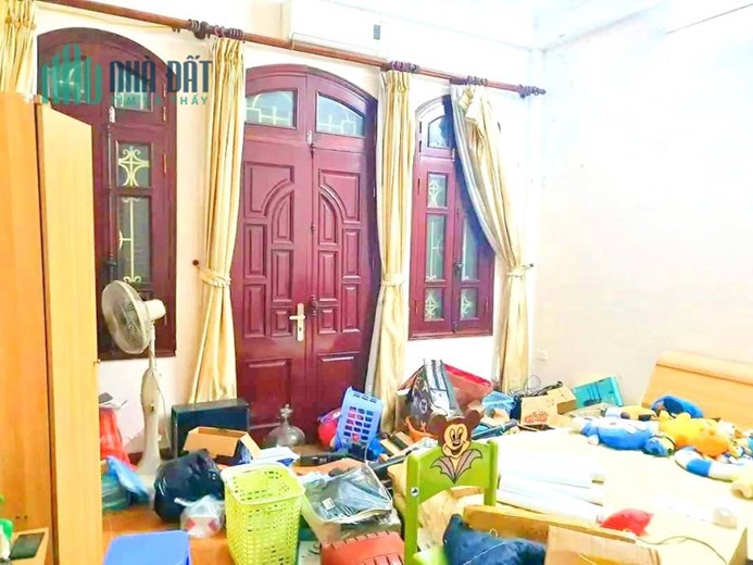 Bán Nhà Phân Lô Phố Trần Quốc Hoàn Quận Cầu Giấy. 69m Xây 5 Tầng Mặt Tiền 4.6m Nhỉnh 17 Tỷ. Cam Kết