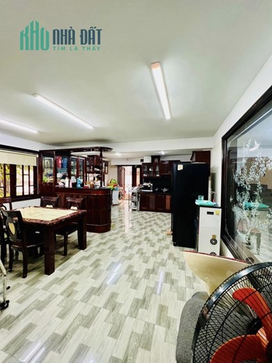 Bán biệt thự Q8 hơn 900m2 thổ cư - 4 tầng Đẹp Sang - Hiếm tại vị trí trung tâm