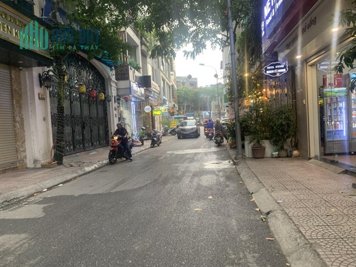 bán mảnh đất Ngọc Lâm, 241m, lô góc , vỉa hè, ôtô dừng đỗ ngày đêm