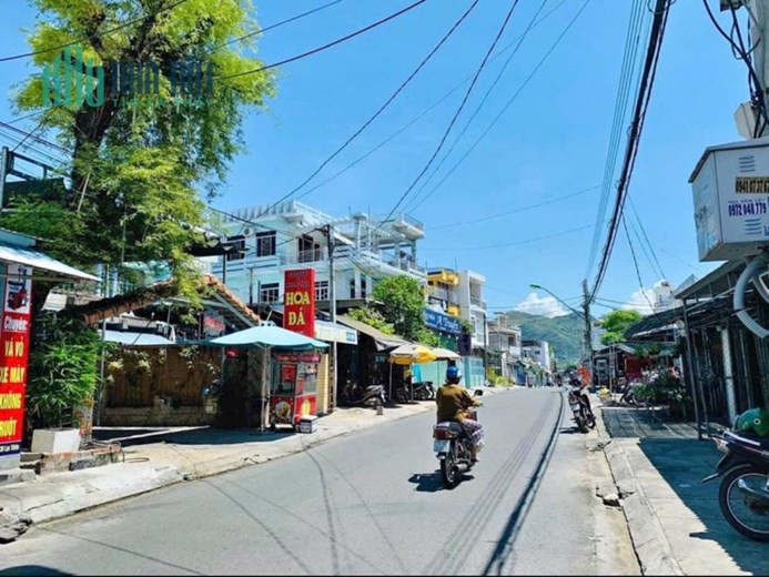 BÁN NHANH NHÀ 2 TẦNG MẶT TIỀN KINH DOANH KHU DU LỊCH GẦN BIỂN  ĐƯỜNG LẠC THIỆN VĨNH THỌ