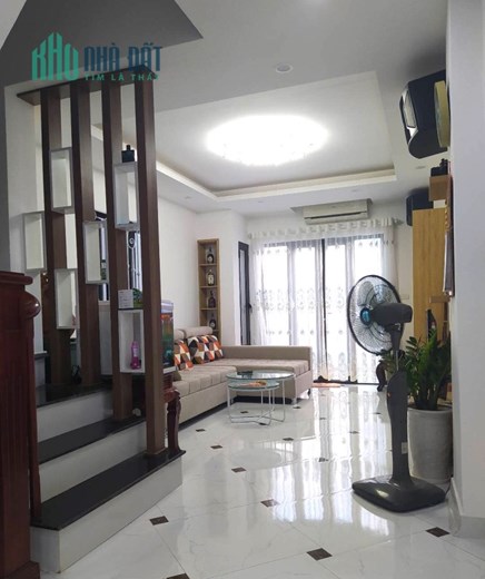 Quá rẻ, bán gấp, đang cho thuê 12tr/tháng, chỉ nhỉnh 3 tỷ khu Bách Kinh Xây