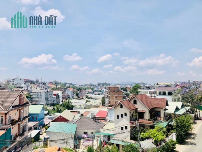 Cần bán gấp biệt thự đẹp Có thang máy mặt tiền đường Trần Khánh Dư phường 8 Đà Lạt.