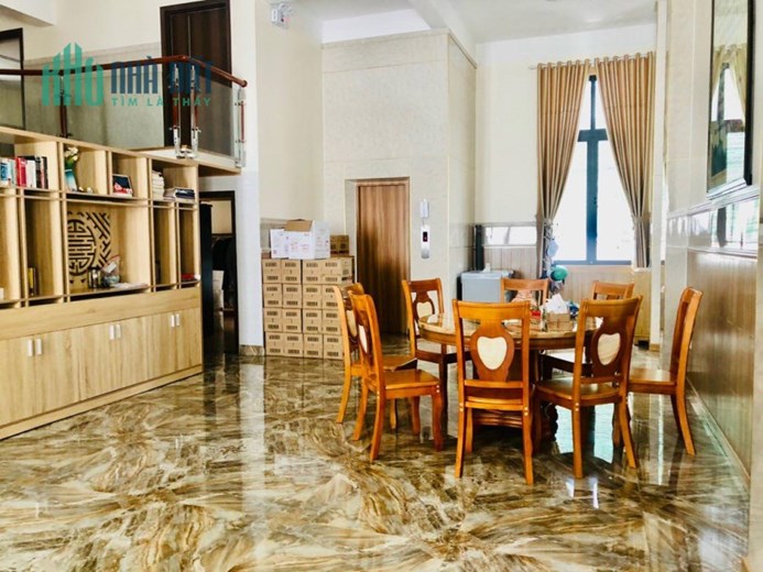 Cần bán gấp biệt thự đẹp Có thang máy mặt tiền đường Trần Khánh Dư phường 8 Đà Lạt.