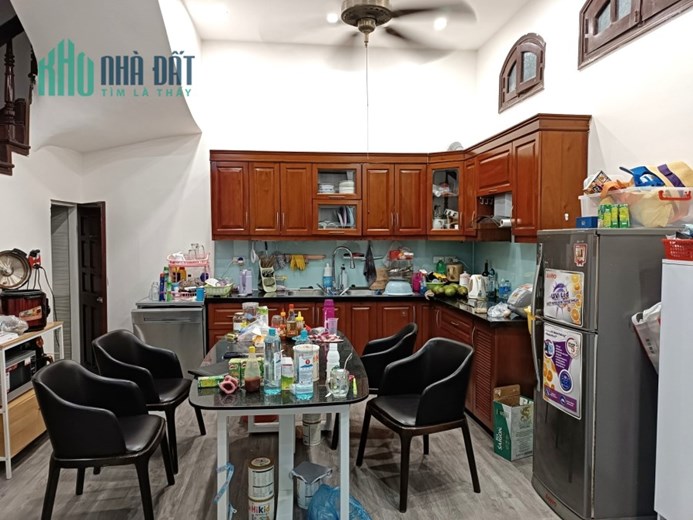 Nhiều Ô tô đỗ cửa, lô góc, nhà đẹp, mặt phố Ba Đình, chỉ 12 tỷ.