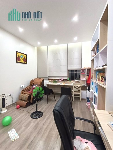 Nhiều Ô tô đỗ cửa, lô góc, nhà đẹp, mặt phố Ba Đình, chỉ 12 tỷ.