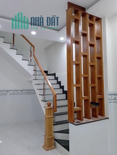 Cho thuê nhà riêng mới hoàn thiện 1 trệt 2 lầu 1 tum 3 PN, 3 nhà VS, 3 điều hòa, nước nóng mặt trời