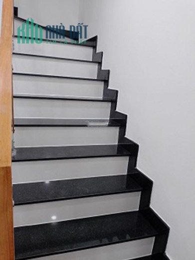 Cho thuê nhà riêng mới hoàn thiện 1 trệt 2 lầu 1 tum 3 PN, 3 nhà VS, 3 điều hòa, nước nóng mặt trời