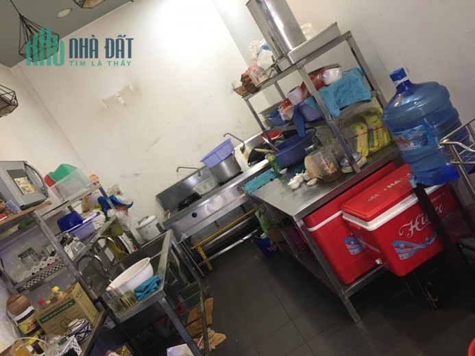 Quận Tân Bình  , Sang Rẻ Quán Ăn 89 tr ( Đầu tư 300 tr ) MT đường sầm uất, Dt : 7m x 18m,