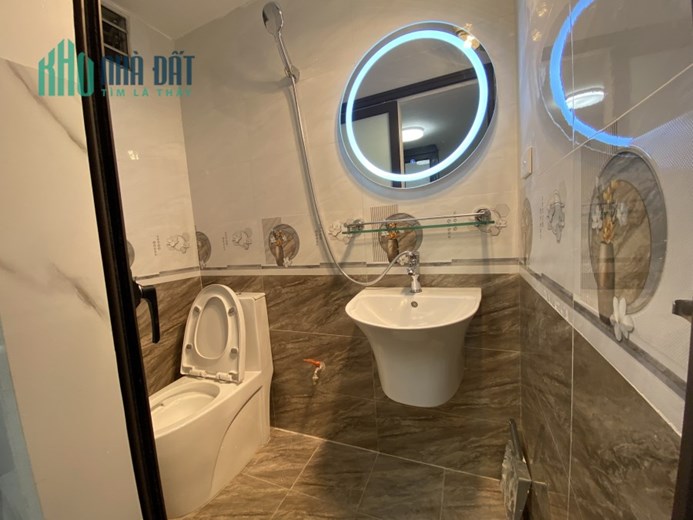 CHỈ 1,25 tỷ có ngay căn hộ tập thể tầng 2 32m2, thiết kế long lanh 5 sao ngay gần phố, ô tô đỗ cổng,