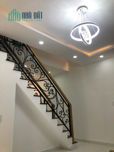 Bán nhà kế Lê Văn Sỹ Phường 1 Tân Bình, Ngang 4m, 5 Tầng, Ô tô đậu, giá rẻ