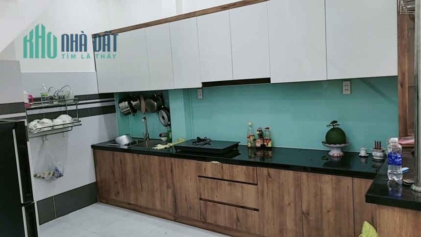 Bán nhà sát Hồng Lạc Phường 10 Tân Bình, 48m2 3 Tầng, Ô tô chạy,  giá rẻ