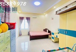 BÁN GẤP NHÀ HẺM HOÀNG DIỆU, VĨNH NGUYÊN, NHA TRANG. 

DT:70m2 (ngang 3,5m). Hướng: Tây Nam.