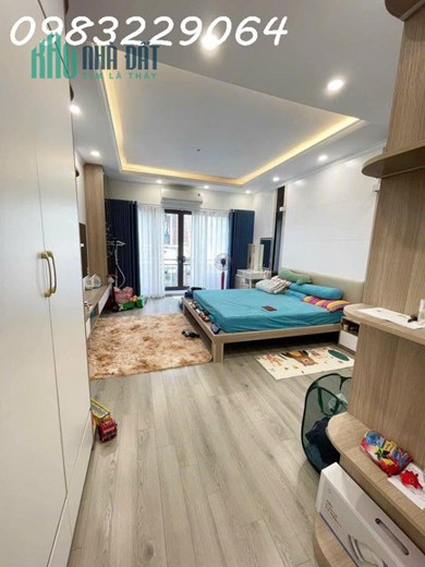 DUY NHẤT 1 CĂN - Nhà PHÂN LÔ Hoàng Quốc Việt, OTO tránh, 35m, 5T, MT4m, 5.3 tỷ, KINH DOANH đỉnh.