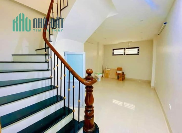 Nhà mặt phố đường 800A - Phùng Chí Kiên 62m*5T, thang máy, 2 thoáng, kinh doanh