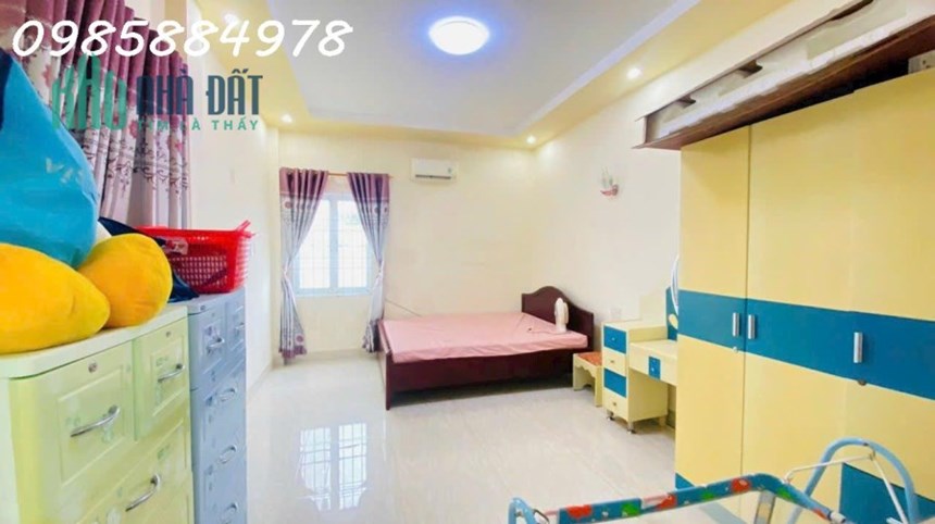 BÁN GẤP NHÀ HẺM HOÀNG DIỆU, VĨNH NGUYÊN, NHA TRANG. 

DT:70m2 (ngang 3,5m). Hướng: Tây Nam.