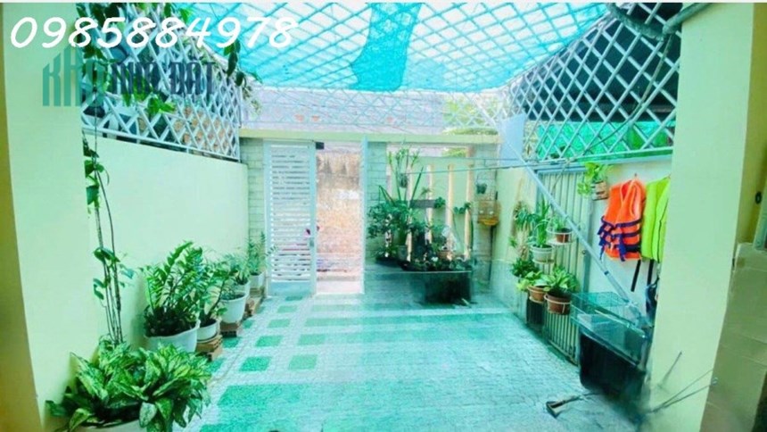 BÁN GẤP NHÀ HẺM HOÀNG DIỆU, VĨNH NGUYÊN, NHA TRANG. 

DT:70m2 (ngang 3,5m). Hướng: Tây Nam.