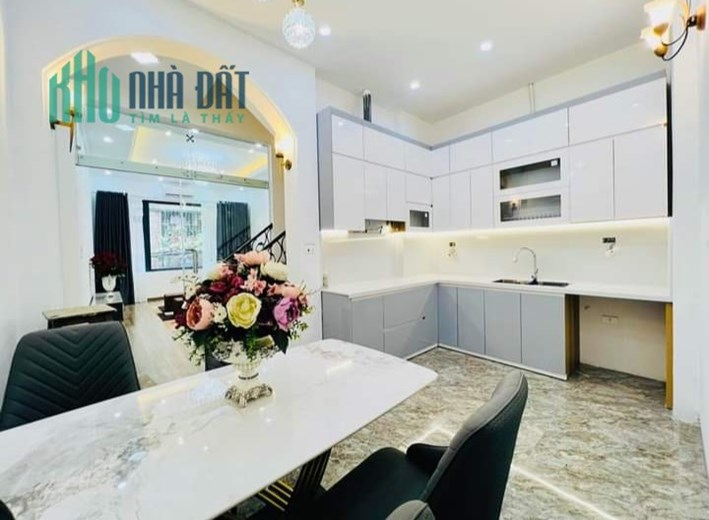 Nhà đẹp ngõ thông phố Phan Văn Trường Cầu Giấy 44m*5t, vỉa hè, ô tô, kinh doanh