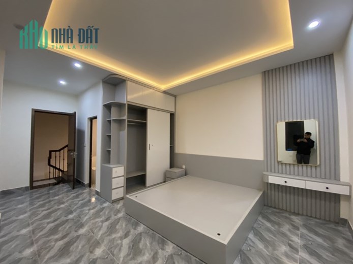 Nhà mới Dt 35m, nhà 4 tầng, Mt 4m, giá 10 Triệu.