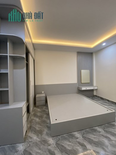 Nhà mới Dt 35m, nhà 4 tầng, Mt 4m, giá 10 Triệu.