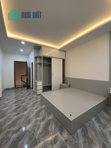 Nhà mới Dt 35m, nhà 4 tầng, Mt 4m, giá 10 Triệu.