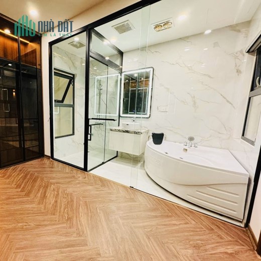 🔥Siêu Phẩm Nguyễn Văn Cừ. 6tầng. DT 70m2 x 4.6m. Gara, Thang máy, Vài bước ra mặt phố.