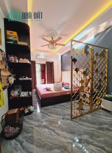 A 17.4 tỷ tòa nhà 8T*90m2 phố Bạch Mai,HBT,HN,DT 1.2tỷ năm,12P kk THANG MÁY,full Nội thất,siêu