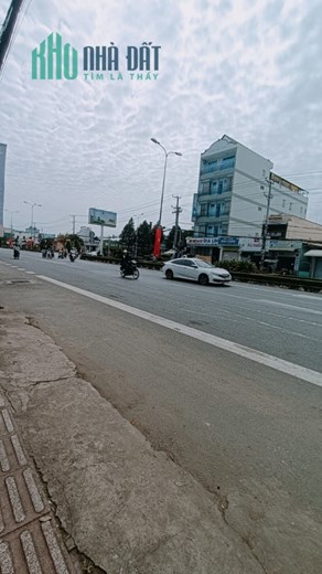 6. Cho thuê nhà mặt tiền đường Lê Hồng Phong
