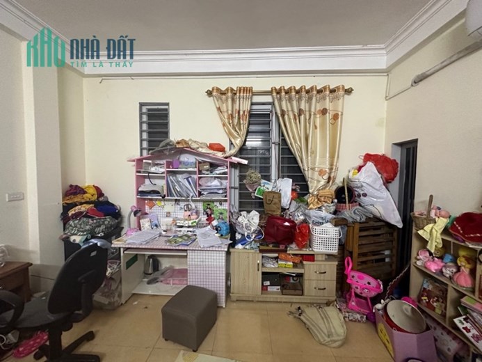 NHANH! BÁN NHÀ Hoàng Mai, sát mặt phố DT 35m 5 Tầng. Ở sướng. Cách Ô tô 5m hơn 3 tỷ