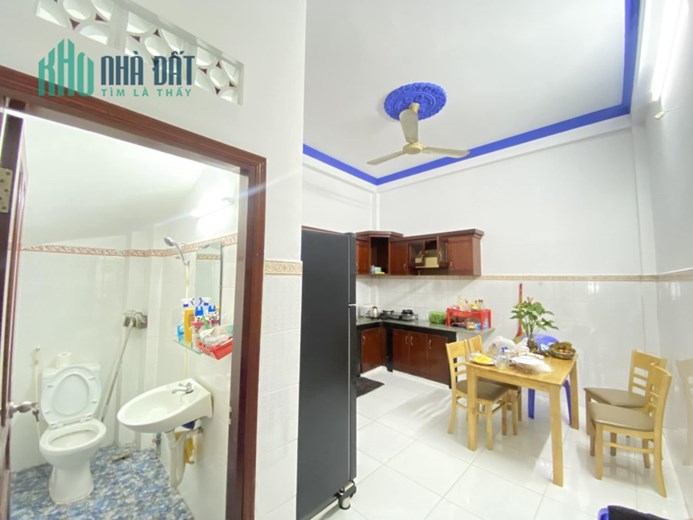 TÂN PHÚ - NHÀ ĐẸP 4 TẦNG BTCT - HẺM Ô TÔ - GẦN MẶT TIỀN