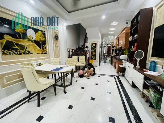 Bán nhà Vũ Xuân Thiều 43m, 5 tầng, chỉ 3,9 tỷ. Ô tô đỗ cửa.