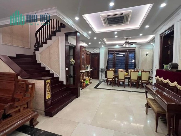Biệt thự Linh Đàm: 200m2, 4 tầng, mặt tiền 10m. GIÁ 38 TỶ