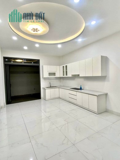 TÂN PHÚ - HẺM Ô TÔ TRÁNH - NHÀ MỚI ĐẸP - SỔ NỞ HẬU - TẶNG NỘI THẤT + THANG MÁY