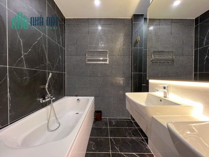 Bán nhà Huỳnh Tấn Phát , có thang máy giá siêu rẻ 6,5 tỷ