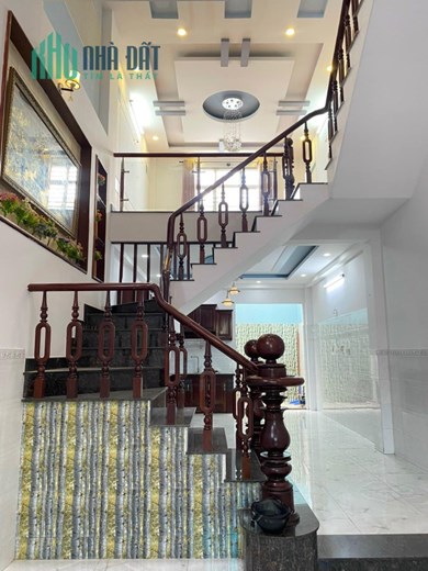 BÌNH TÂN - HẺM ĐẸP Ô TÔ TRÁNH NHAU - NHÀ ĐẸP 4 TẦNG - 65M2 - NHỈNH 8 TỶ