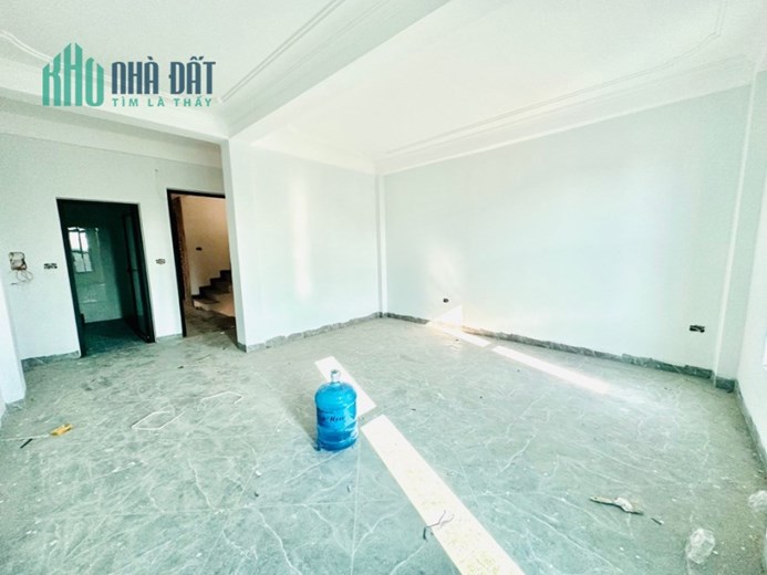 Bán nhà Lĩnh Nam, Hoàng Mai, thang máy, 8 phòng khép kín cho thuê 95 m2, 9 tỷ
