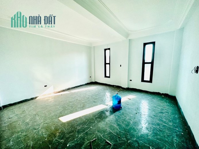 Bán nhà Lĩnh Nam, Hoàng Mai, thang máy, 8 phòng khép kín cho thuê 95 m2, 9 tỷ