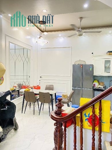 Nhà 42m x 4 tầng mới đẹp, gần ngã tư Trương Định-Tân Mai, ngõ thoáng- Morning đỗ cửa, giá 5,7 tỷ