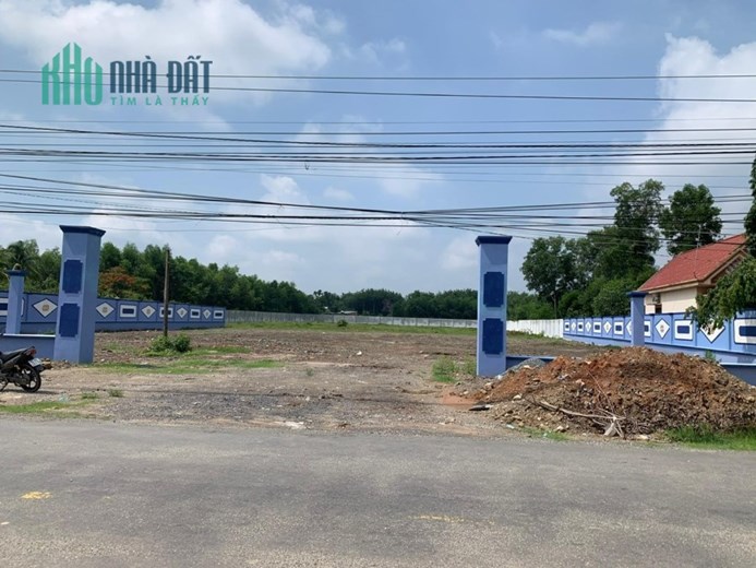 Cần bán 9.200 m2 đất mặt tiền TL 821, huyện Đức Hòa "hot" và hiếm nhất Long An....
