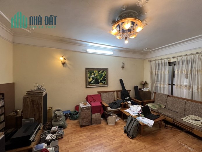 Bán gấp nhà mặt phố Hàng Bài, Hoàn Kiếm 39m2, 6 tầng, mặt tiền 3,7m, giá 49 tỷ