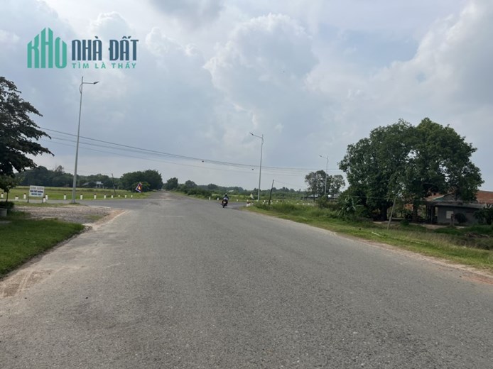 Mặt tiền đường Hồ Chí Minh- Chơn Thành, huyện Đức Hòa, tỉnh Long An cần bán gấp.......