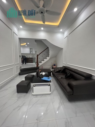 Bán nhà riêng Thịnh Quang Đống Đa 40m 5 tầng mặt tiền 5m nhà đẹp ở ngay nhỉnh 4 tỷ lh 0817606560