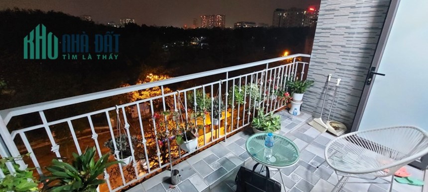 Căn hộ tập thể Thanh Nhàn, Hai Bà Trưng 90m, 3PN, 2WC, ô tô đỗ chân cầu thang, giá 2.05 tỷ. LH: