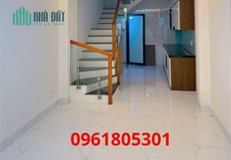 Bán nhà Thạch Bàn Long Biên 40m2- mặt tiền 5m- hơn 2 tỷ lô góc, ô tô gần nhà